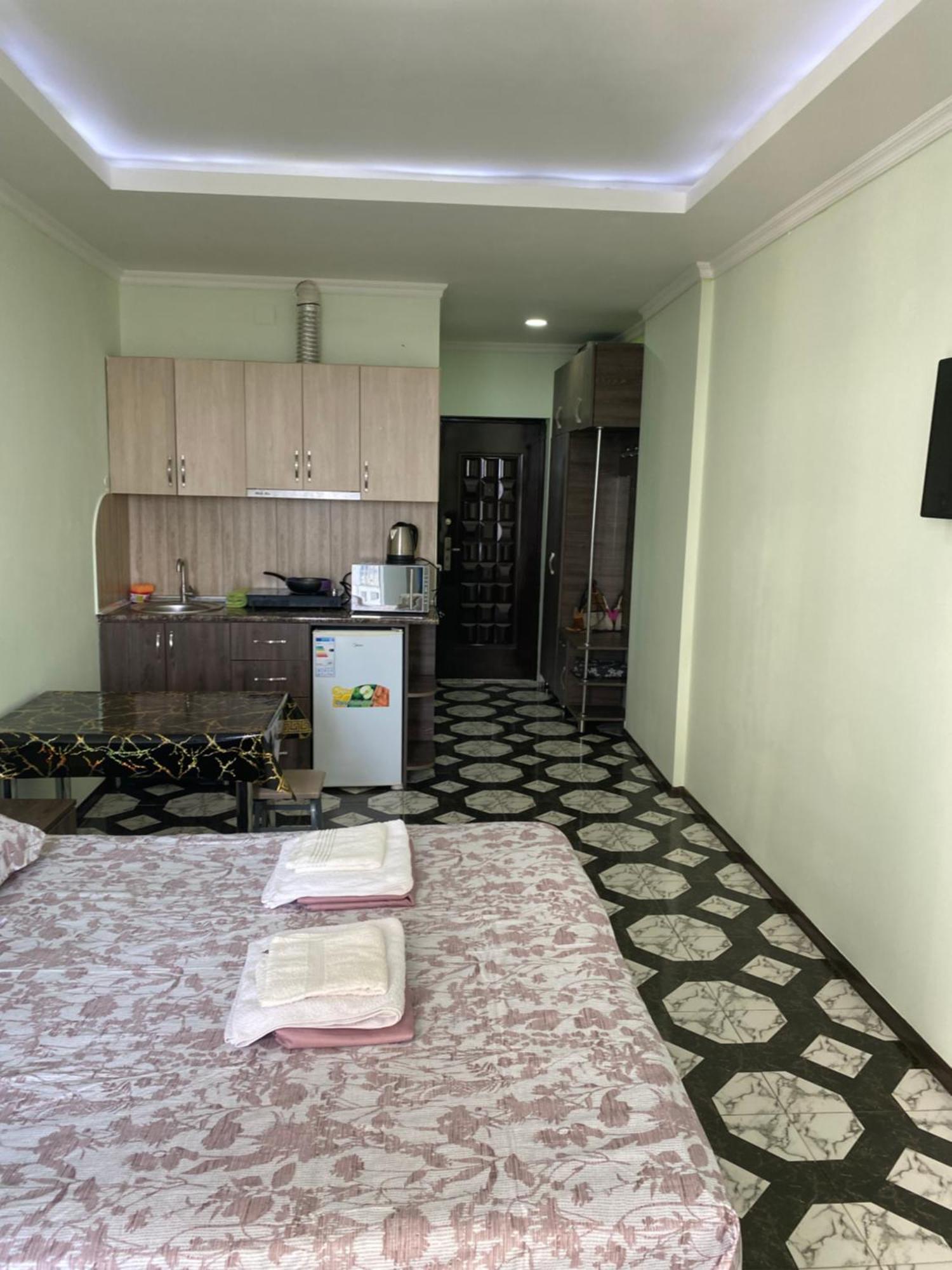 Apartment Maho Batumi Bagian luar foto